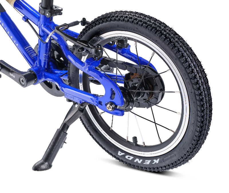 Close-up of a Frog 38children's bike with a KendA tire on a white background